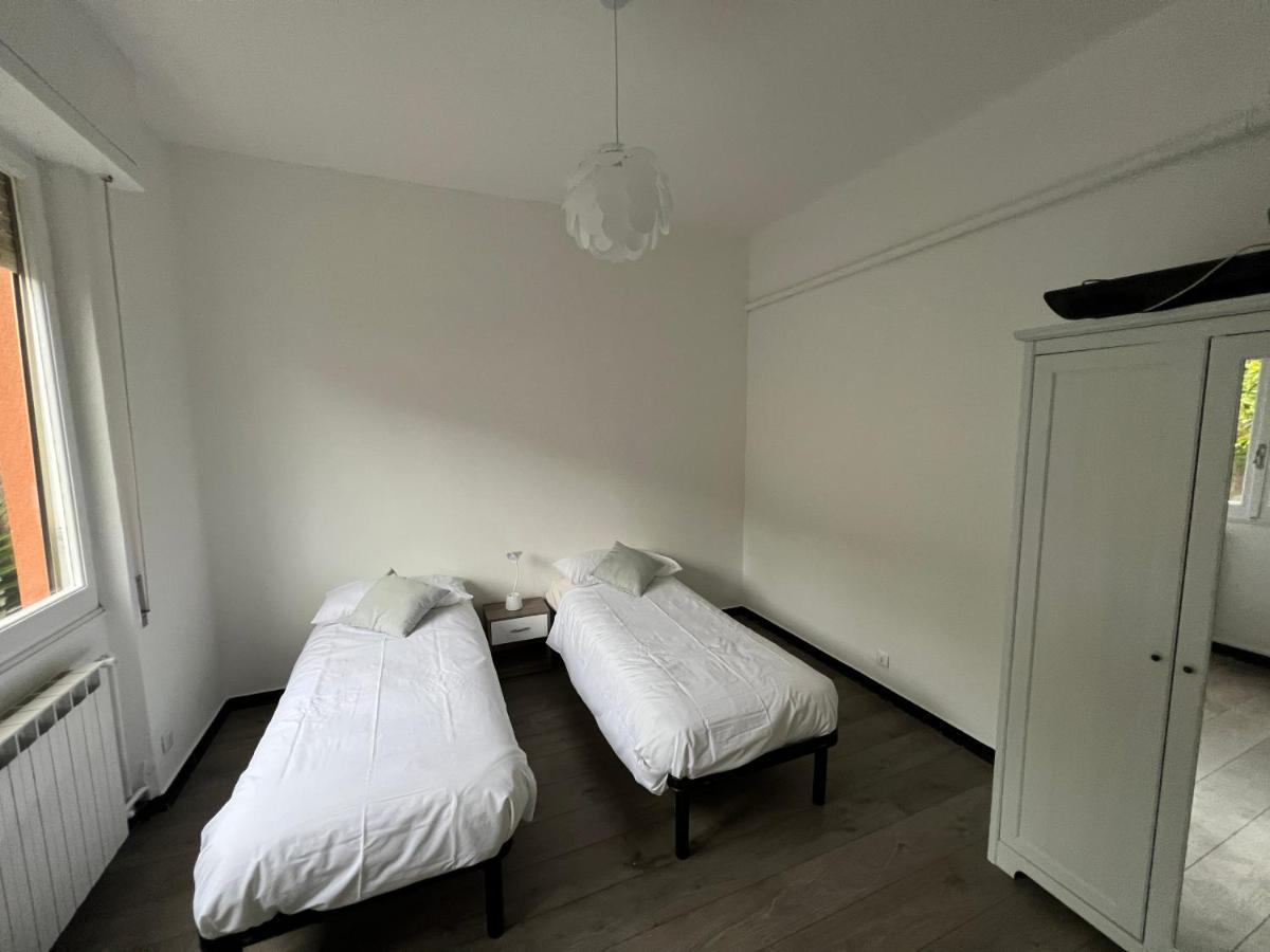 Villa Silvia, Indipendente Con Giardino Privato E Garage ヴァラッツェ エクステリア 写真
