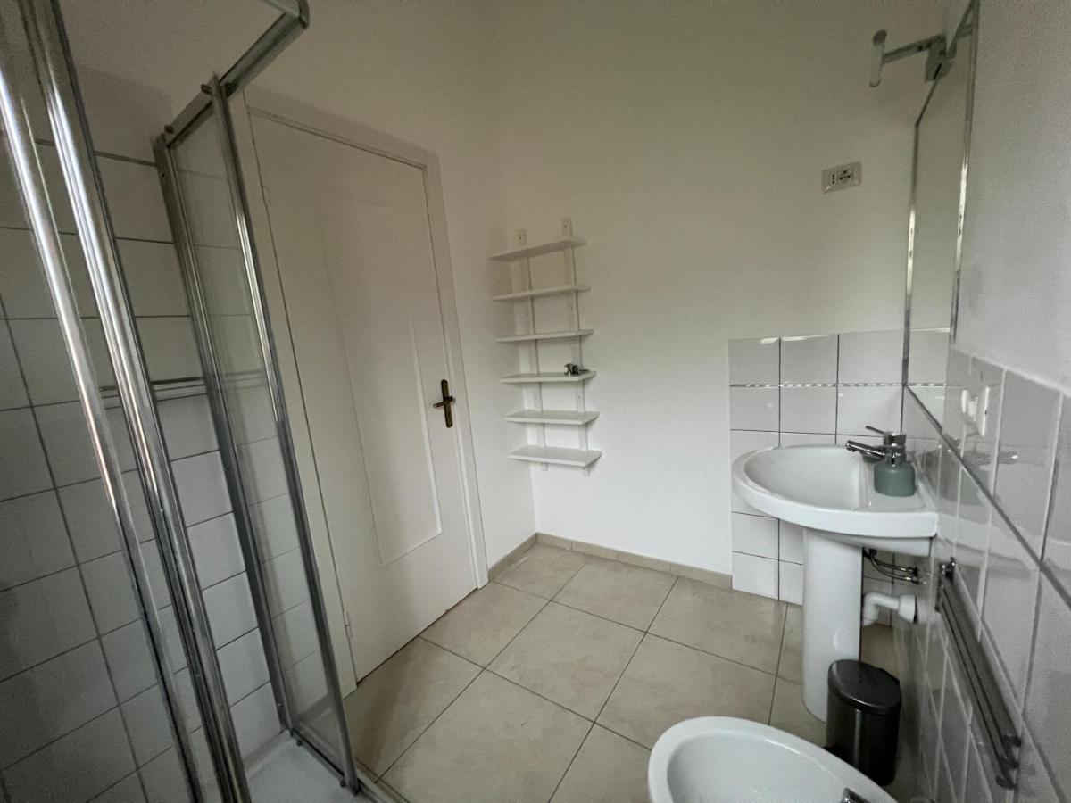 Villa Silvia, Indipendente Con Giardino Privato E Garage ヴァラッツェ エクステリア 写真