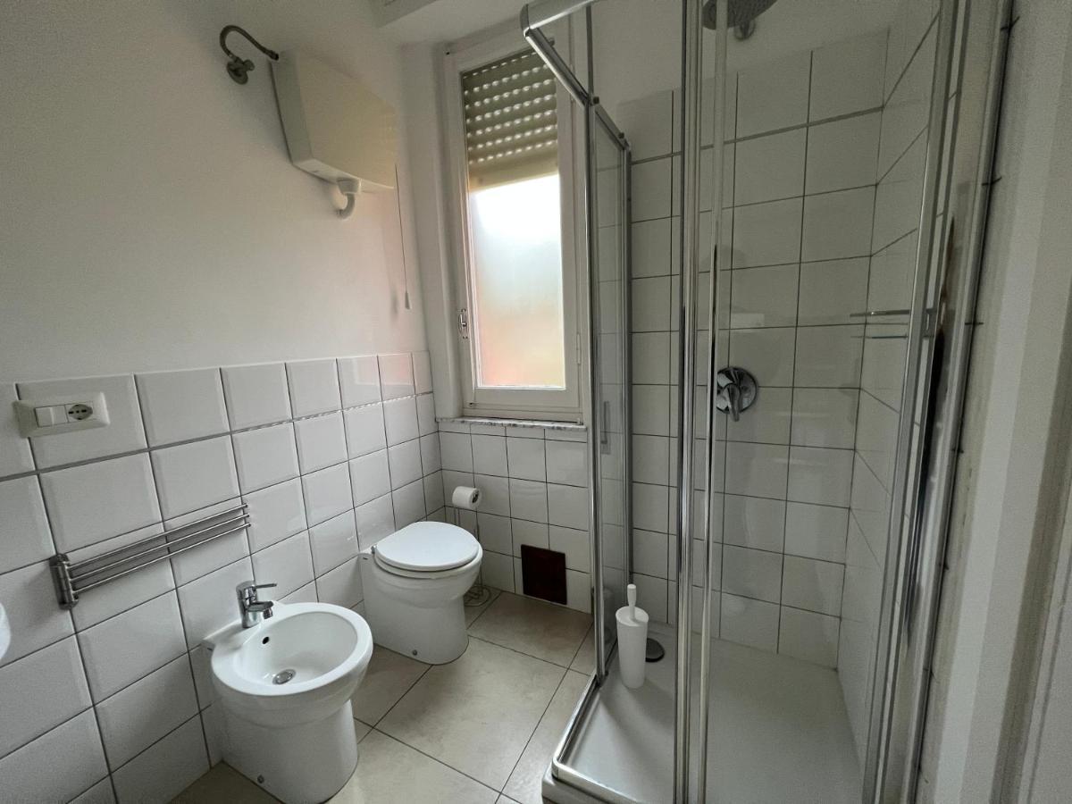 Villa Silvia, Indipendente Con Giardino Privato E Garage ヴァラッツェ エクステリア 写真
